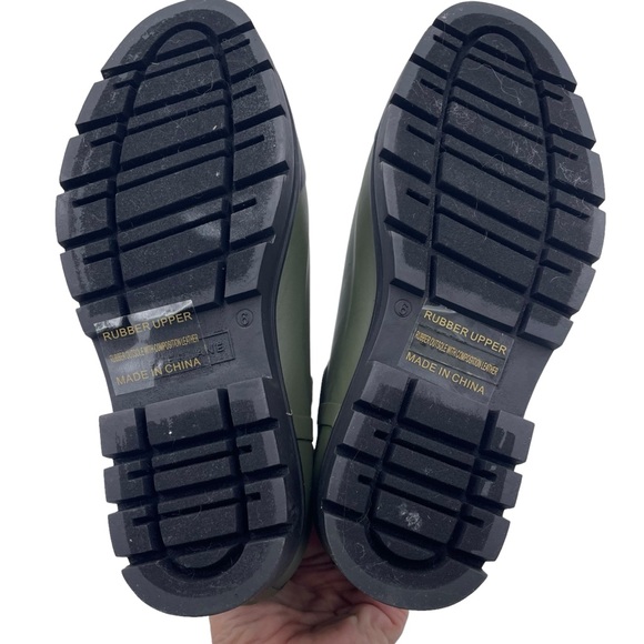 NEW Everlane Surplus Army Green Black Chelsea Rain Boot in Size 6 - Picture 9 of 11